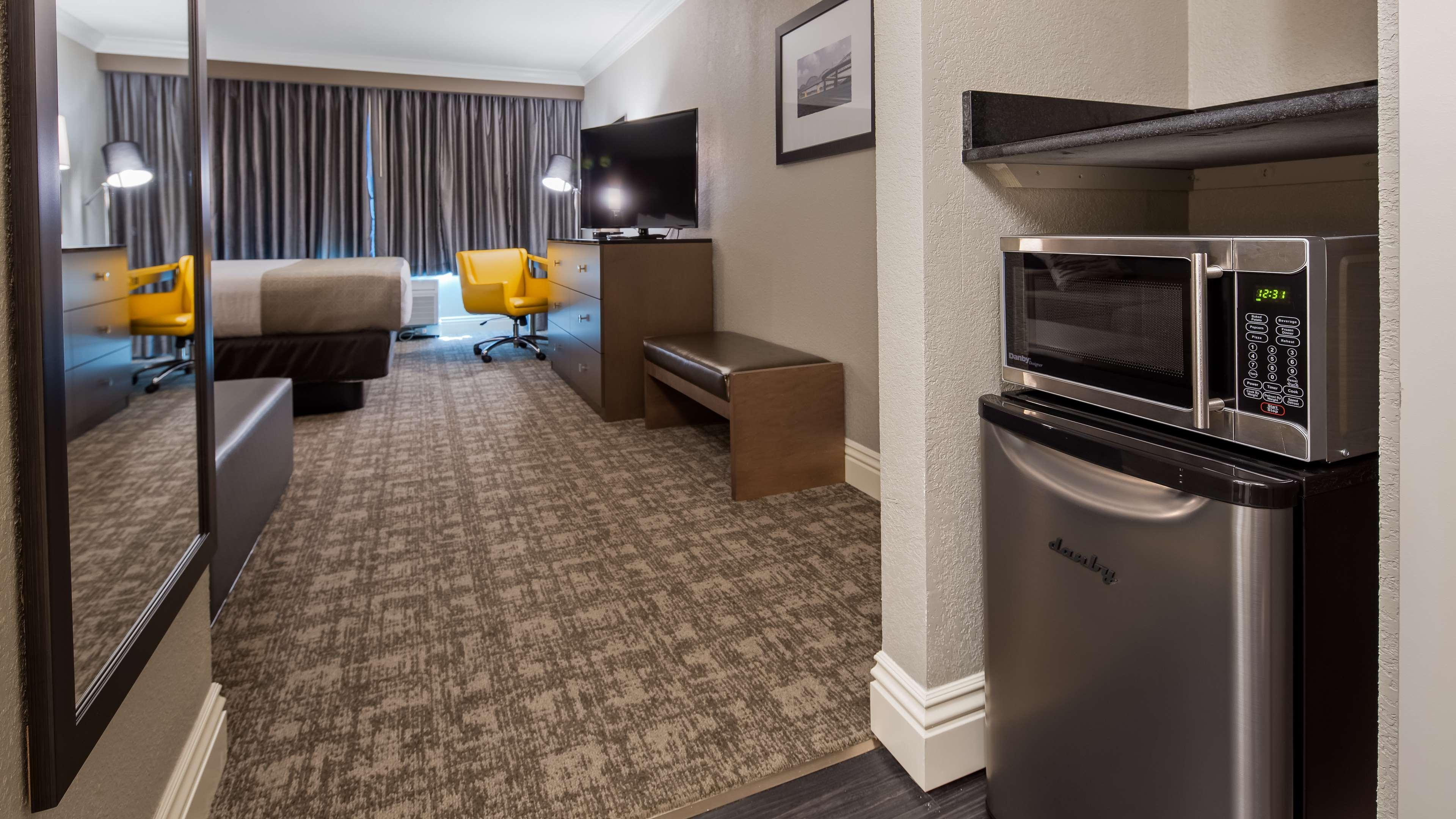 Best Western Premier Airport/Expo Center Hotel Louisville Exterior photo