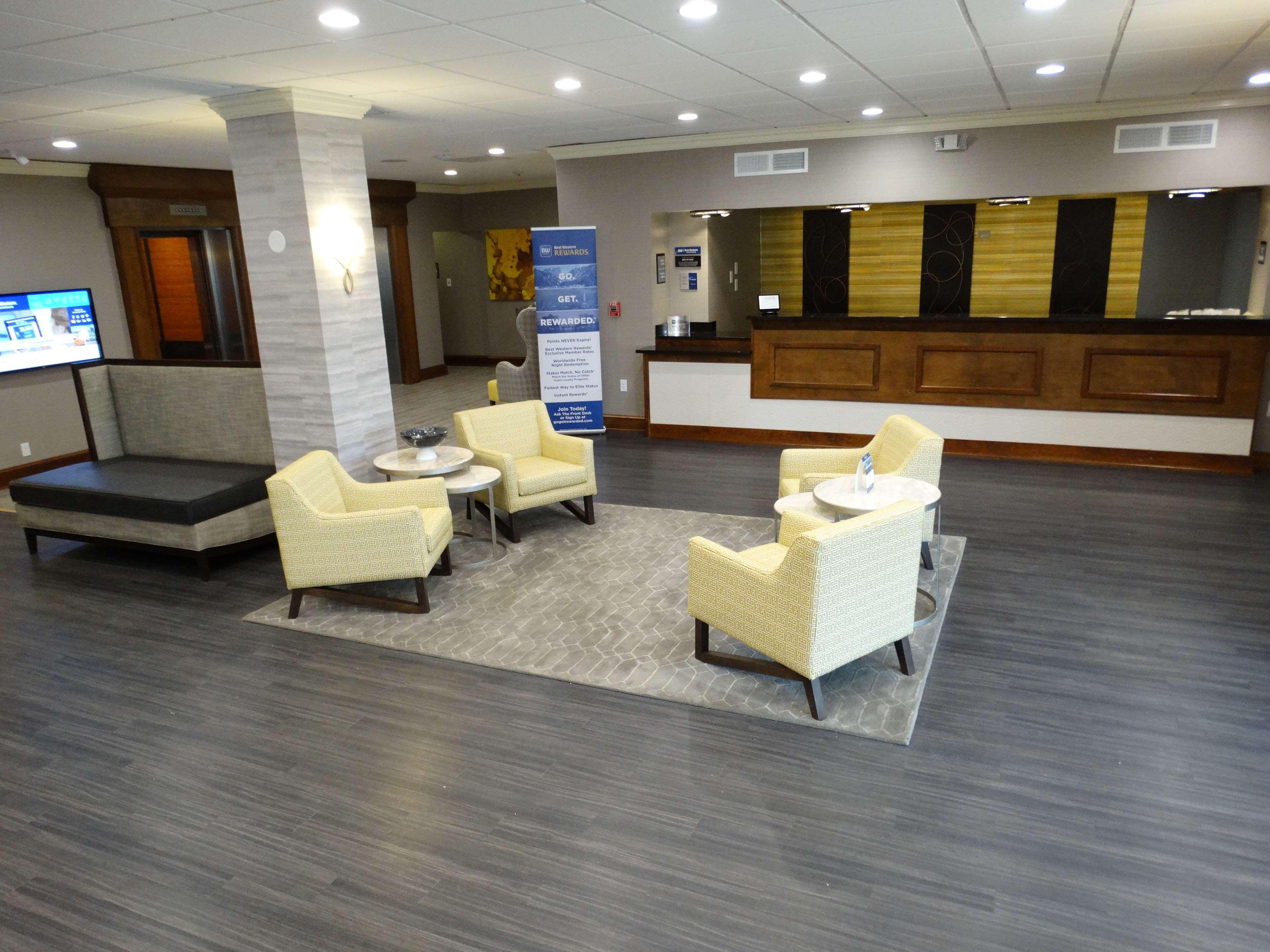 Best Western Premier Airport/Expo Center Hotel Louisville Interior photo