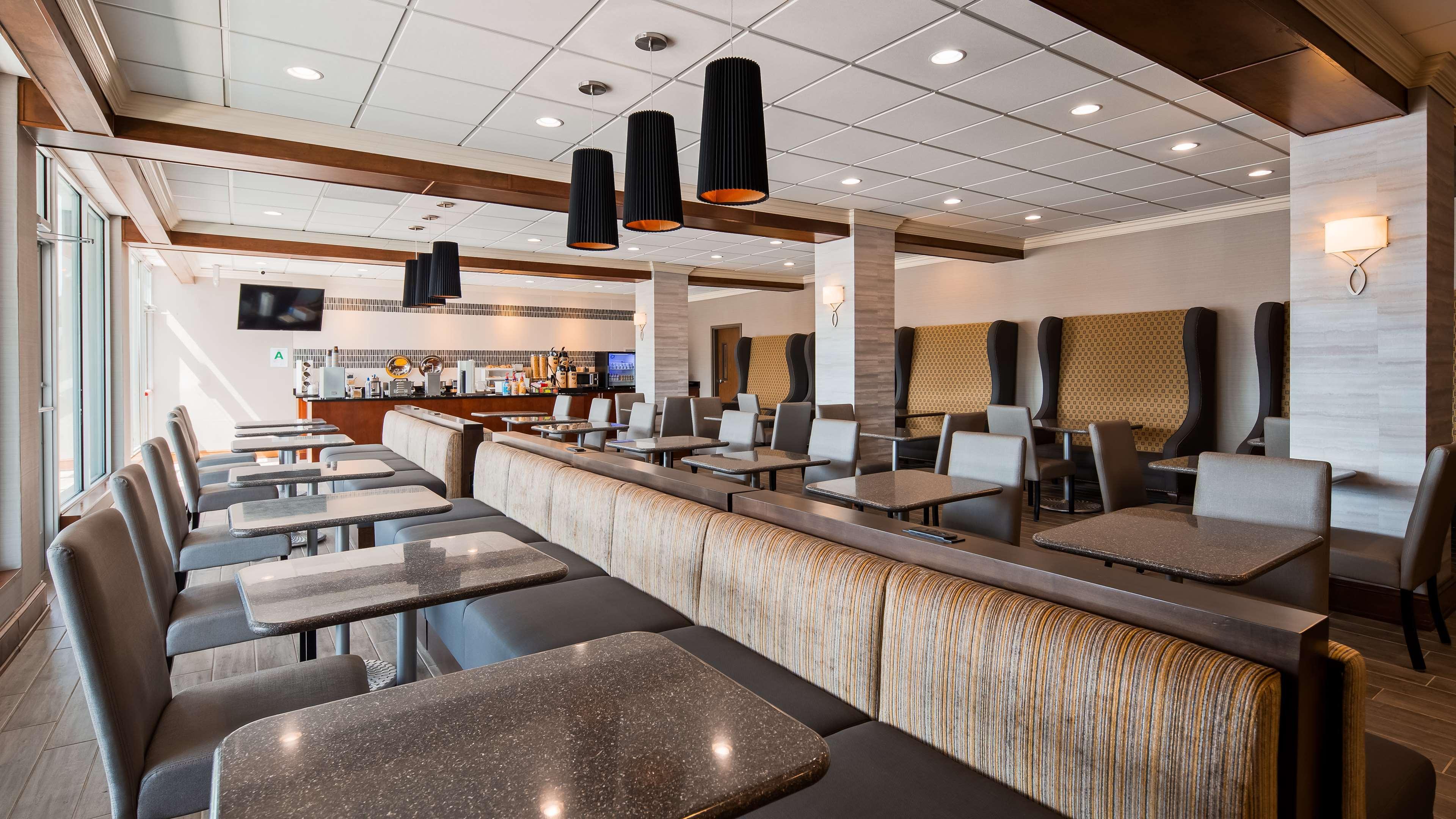Best Western Premier Airport/Expo Center Hotel Louisville Exterior photo